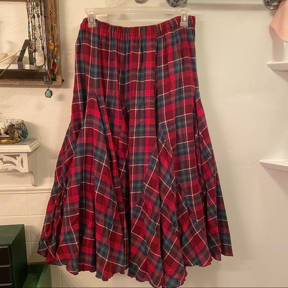 Vintage Extra Full Red Plaid Godet Midi Skirt size 14/16  The skirt has 8 godets